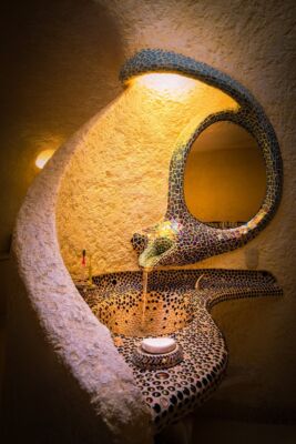 Bagno della casa organica a Cittá del Messico (© Archivio Senosiain)