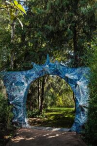 La porta azzurra (© Archivio Senosiain)