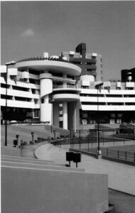 Unità urbana a servizi integrati a Ponti Rossi, Napoli (1979)