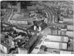 Chemnitz, Straße der Nationen, Rathaus, Hotel Kongreß, Stadthalle, 1977 (Fonte Bundesarchiv)