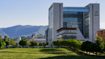 Sede UBI Banca da via Aldo Moro (© Ilario Piatti - www.ilariopiatti.com)