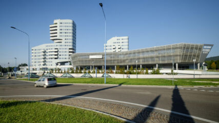 Complesso Futura, fermata Casazza (© Ilario Piatti - www.ilariopiatti.com)