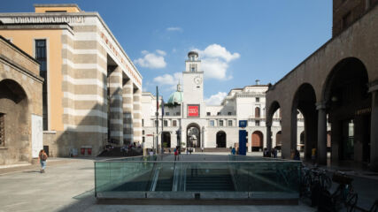 Poste e Telegrafi, piazza Vittoria (© Ilario Piatti - www.ilariopiatti.com)