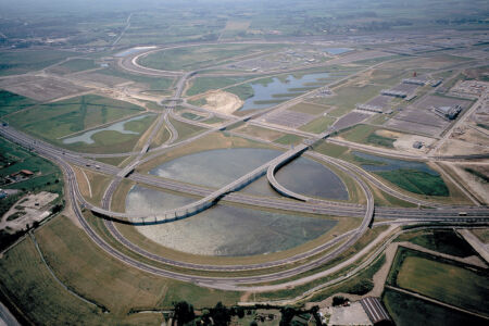 Terminal francese del tunnel sotto la Manica (www.paul-andreu.com)