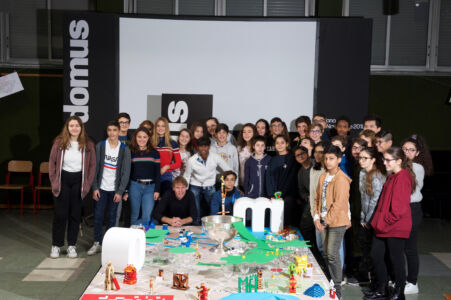 Maas e gli allievi della scuola