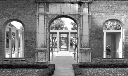 Vista del nuovo padiglione dalla corte rinascimentale