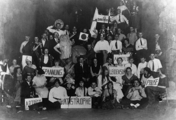 Bauhausfest nel ristorante Ilmschlösschen a Weimar il 29.11.1924 (Foto Louis Held ©Klassik Stiftung Weimar)