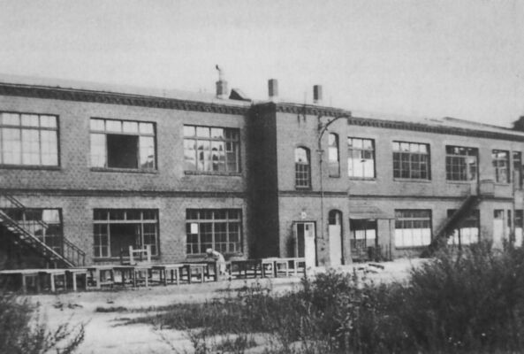 L'edificio sull Birkbuschstraße a Berlino-Steglitz. (Foto di Howard Dearstyne, 1932. Bauhaus-Archiv Berlin ©Majory Schmolka)