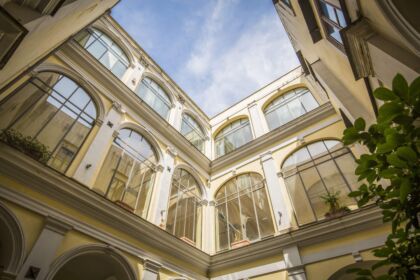 Palazzo Mondragone, Napoli