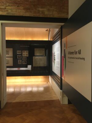 Allestimento della mostra "A Home for All: Six Experiments in Social Housing"