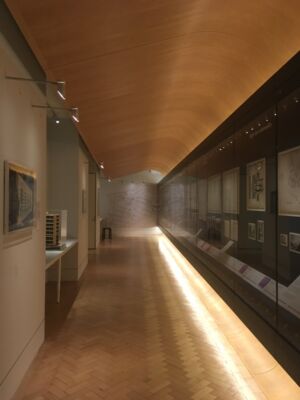 Allestimento della mostra "A Home for All: Six Experiments in Social Housing"