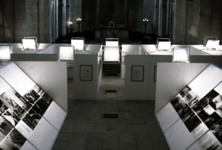 Costantino Dardi, allestimento della mostra “Pier Paolo Pasolini. La forma dello sguardo”, Mercati Traianei, Roma (1985)