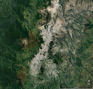 Quito, vista aerea (© Google Hearth)