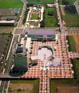 Tsukuba Center Building, Giappone