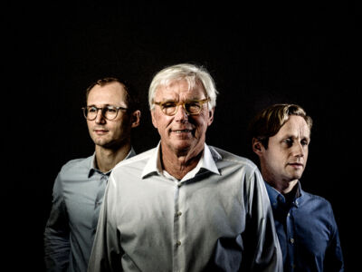 Il fondatore Paul Ameloot con, alle spalle, i figli Peter e Jan