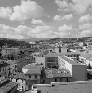 Corvino + Multari, Uffici dell'Azienda ospedaliera a Cosenza (2001; foto Paolo Cappelli & Maurizio Criscuolo Fotografi Associati)