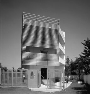Corvino + Multari, Uffici Griecam a Casoria (Napoli, 2003; foto Paolo Cappelli & Maurizio Criscuolo Fotografi Associati)