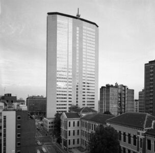 Corvino + Multari, restauro del Grattacielo Pirelli a Milano (2005; foto Paolo Cappelli & Maurizio Criscuolo Fotografi Associati)