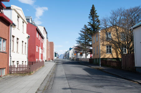 Vista su una strada residenziale, quartiere di Vesturbær (© Sofia Nannini)