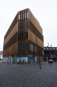 Nuove case in costruzione presso il vecchio porto. Il progetto si chiama Hafnartorg (piazza del porto), a cura di PK Arkitektar (© Sofia Nannini)