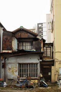 Spazi residenziali dell'abbandono, Tokyo (© G. Greco, E. Spadea)