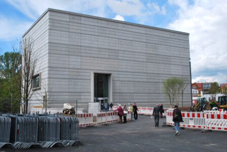 Prospetto EST con ingresso principale sul lato Gauforum (© Foto di Daniela Völkel)