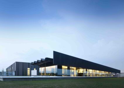 Geza (Gri e Zucchi Architettura), uffici e stabilimento produttivo Pratic a Fagagna (Udine, 2008-18)