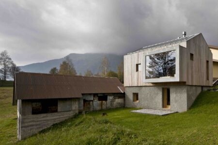 Ceschia e Mentil Associati, residenza a servizio dell’albergo diffuso realizzato a Timau (Paluzza, Udine, 2015-16)