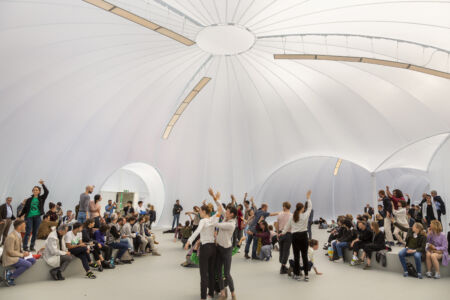 Alexandra Pirici, "Aggregate" (Courtesy Art Basel)