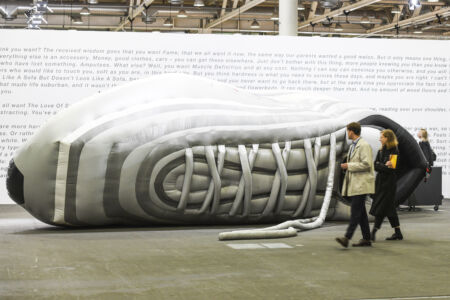 Olaf Nicolai per Galerie Eigen and Art (Courtesy Art Basel)