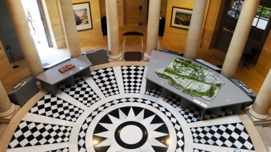 Versailles Ville Nature, esposizione progetti nella cappella dell'antico ospedale reale (© Filippo Fiandanese)