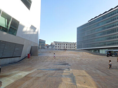 OMA-Rem Koolhaas, esterno della Casa da Musica (© Lucia Pierro e Marco Scarpinato)