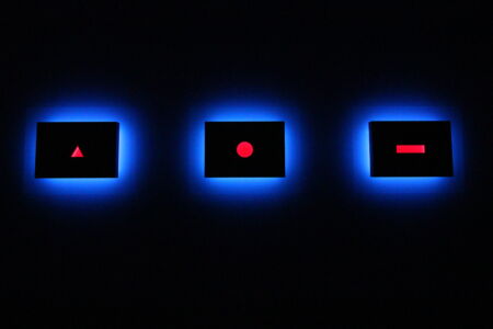 Nanda Vigo, “Trilogia, Light progressions. Omaggio a G. Ponti L. Fontana P. Manzoni” (foto Marco Poma - Courtesy Archivio Nanda Vigo)