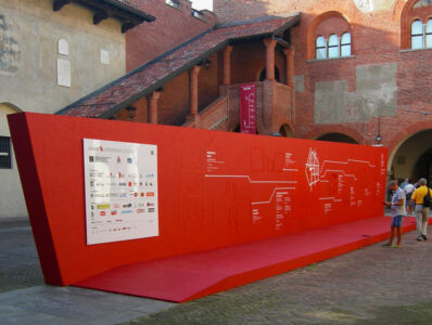 L’installazione dell’edizione 2013 all’interno del cortile del Broletto (foto Ordine Architetti PPC Novara e VCO)