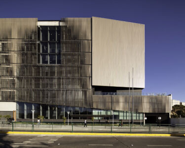 Schmidt Arquitectos Asociados, campus UNAB (© Aryeh Kornfeld)