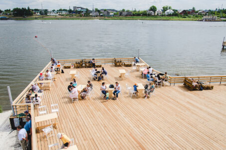 Public Spaces Development Programme in Tatarstan: terrazza sulla spiaggia a Almetyevsk (Russia - foto Daniel Shvedov)