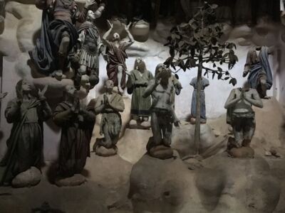 Sacro Monte di Oropa, Cappella dell’incoronazione di Maria, detta del Paradiso, con alcune teste di santi mozzate (© Lorenzo Fecchio)