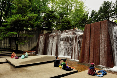 Lawrence Halprin e Angela Danadjieva, Ira Keller Fountain a Portland (Oregon), anni ’70 (foto Federica Cornalba)