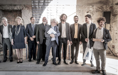 I vincitori del Premio con la giuria (foto Fabio Oggero)