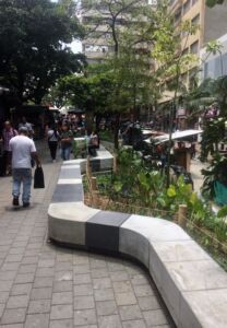 Le nuove panchine modulari (© Luca Bullaro)