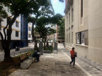 Uno dei nuovi sistemi di spazio pubblico adiacenti la Avenida la Playa (© Luca Bullaro)