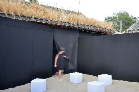 cortile numero 54 Dongjiadaao, “One Day at The Sea” (© studio reMIX)