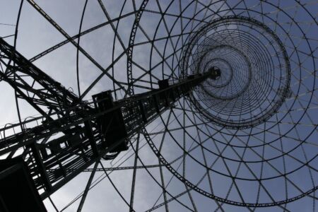 Vladimir Shukhov, torre per la radio Shabolovka a Mosca, 1919-22 (Shukhov Tower Foundation)