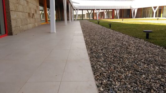 Dettaglio della corte porticata