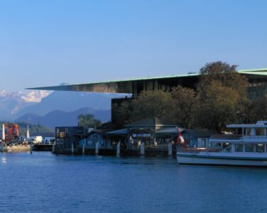 KKL (Kultur-und Kongresszentrum Luzern), Luzern, Switzerland, 1989-2000. (©Architectures Jean Nouvel. Foto di Philippe Ruault)
