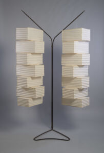 Charlotte Perriand con Isamu Noguchi, lampada Rio, 1963 (© Adagp - Parigi 2019)