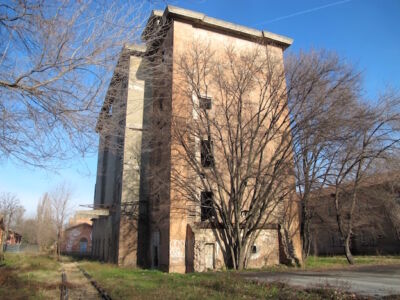 Caserma Sani a Bologna: edificio del silos (Giulio Ulisse Arata, 1911)