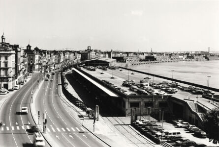 Immobili portuali lungo il tratto nord del lungofiume in una foto del 1989 (© Vincent Monthiers)