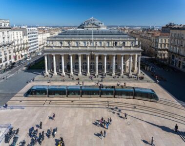 La place de la Comédie pedonalizzata e attraversata dal tram (© Steve Le Clech)