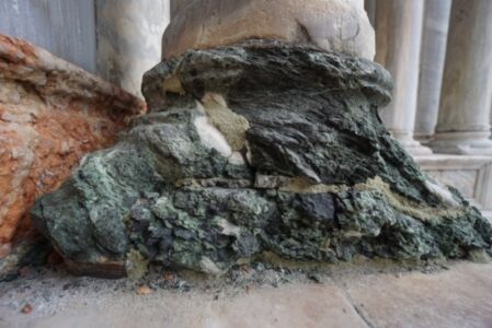 Venezia, Basilica di San Marco, basamento di colonnna (Courtesy Andrea Merola)